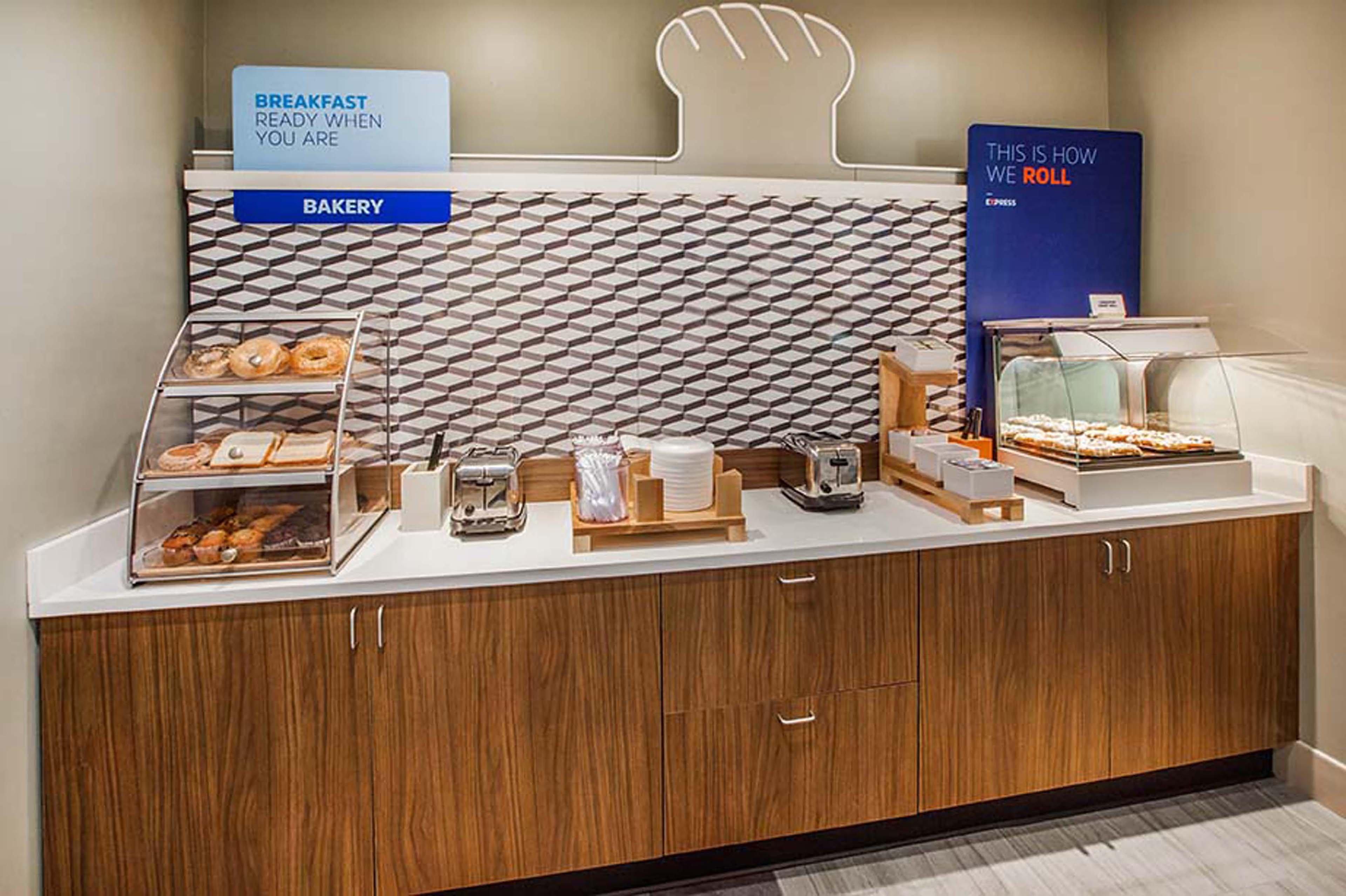Holiday Inn Express & Suites Lantana By Ihg Екстериор снимка