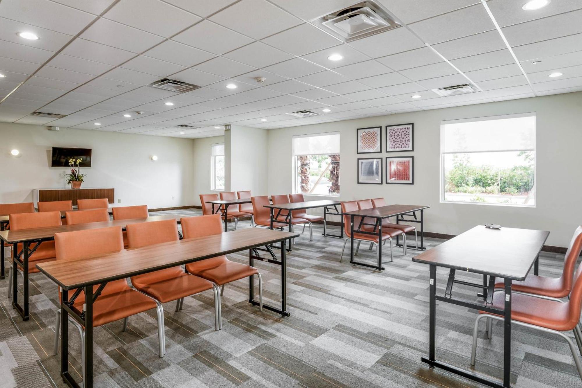 Holiday Inn Express & Suites Lantana By Ihg Екстериор снимка